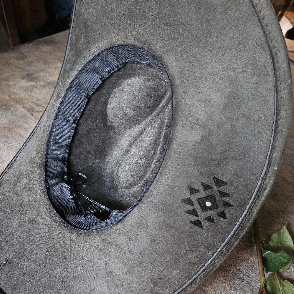 NWT Olive green hand burned cattleman's suede cowboy hat